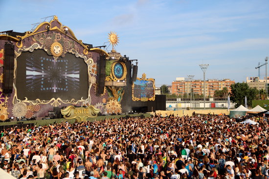The crowd at Unite with Tomorrowland in Barcelona on July 28 (by Aina Martí)